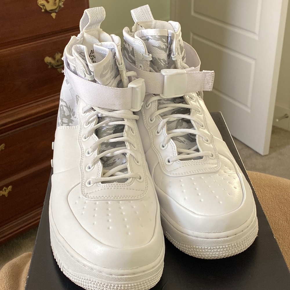 Men’s Nike SF AF 1 MID PRM Size 11.5